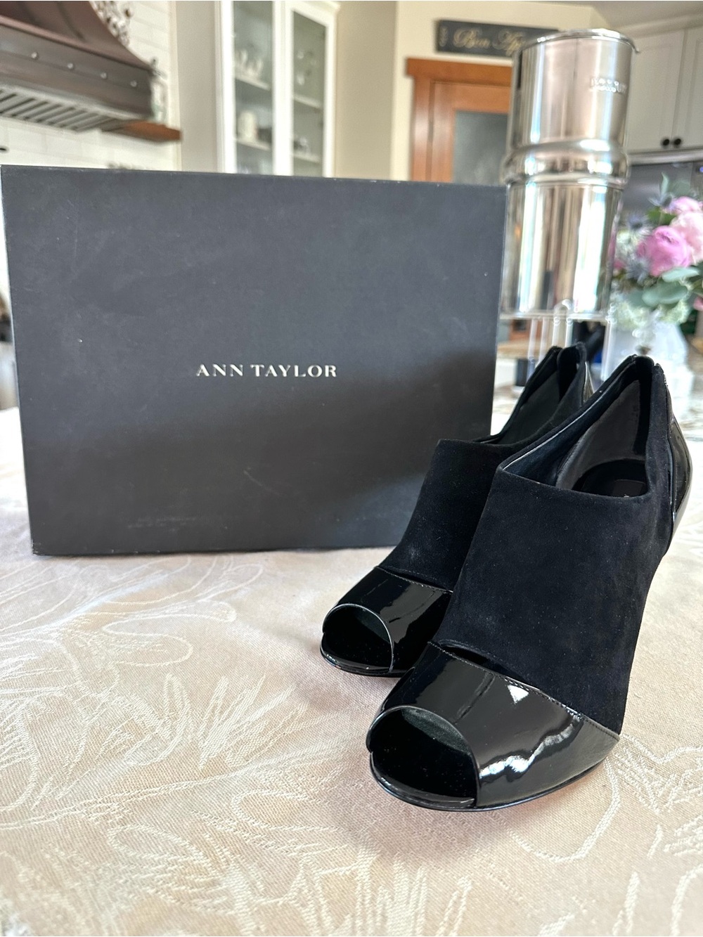 Ann Taylor Jolie Peep Toe Booties Black Suede Patent Leather Heels Size 9